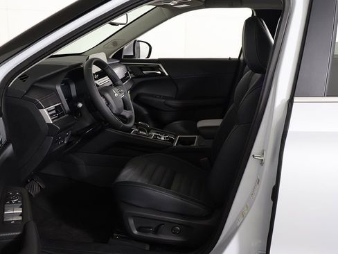 New 2025 Mitsubishi Outlander SE AWD/4WD image 30