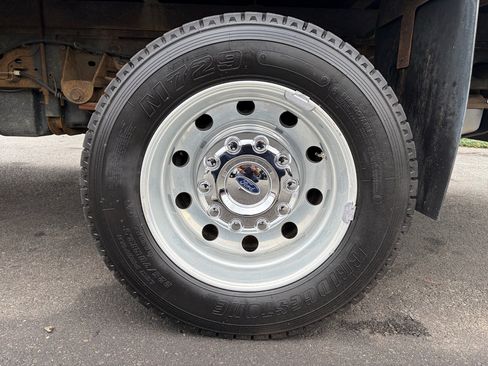 Used 2015 Ford F550 4x4 Regular Cab Super Duty image 16