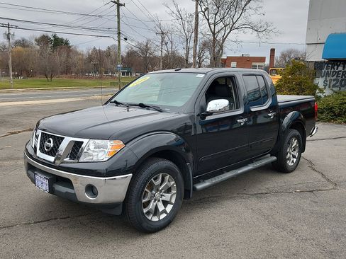 Used 2019 Nissan Frontier SL image 3