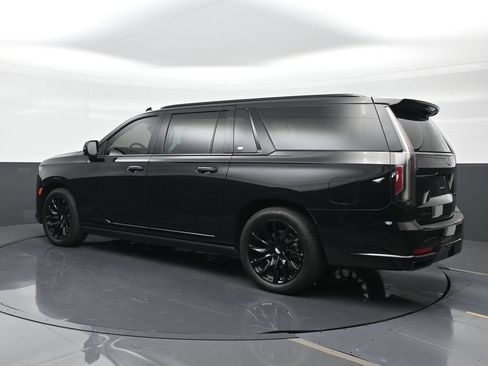 Used 2023 Cadillac Escalade ESV Sport Platinum w/ LPO, ONYX Package AWD/4WD image 2
