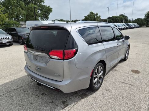Used 2017 Chrysler Pacifica Limited FWD image 5