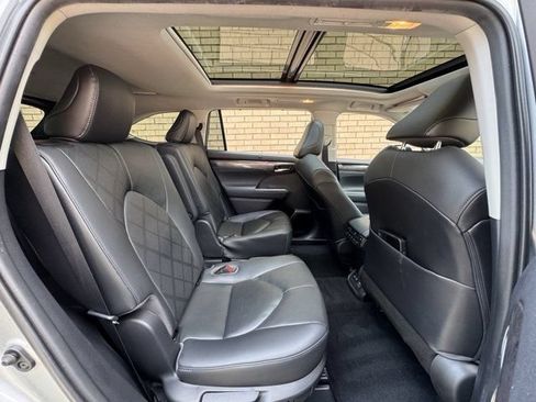 Used 2020 Toyota Highlander Platinum AWD/4WD image 18