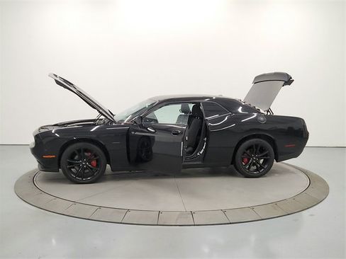 Used 2017 Dodge Challenger R/T w/ Blacktop Package image 12