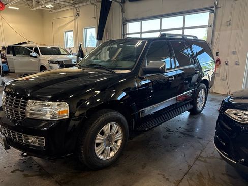 Used 2007 Lincoln Navigator 4WD image 1