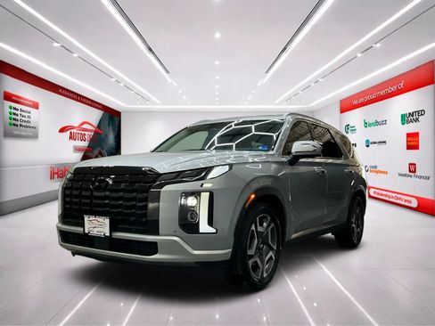Used 2023 Hyundai Palisade Limited w/ Cargo Package AWD/4WD image 3
