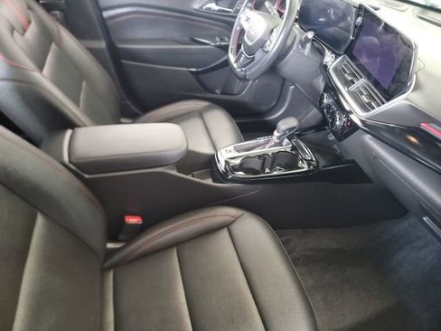 Used 2025 Chevrolet Trax RS w/ Sunroof Package image 4