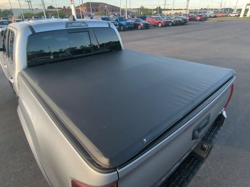 Used 2020 Toyota Tacoma SR5 AWD/4WD image 23