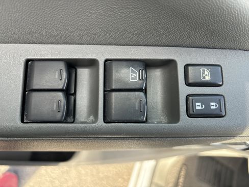 Used 2019 Nissan Frontier SV image 16