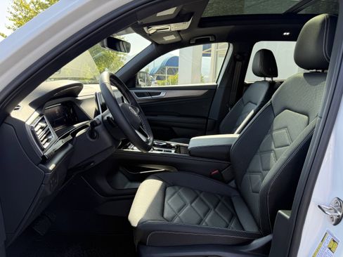 New 2026 Volkswagen Atlas Cross Sport SE w/ Panoramic Sunroof Package AWD/4WD image 11
