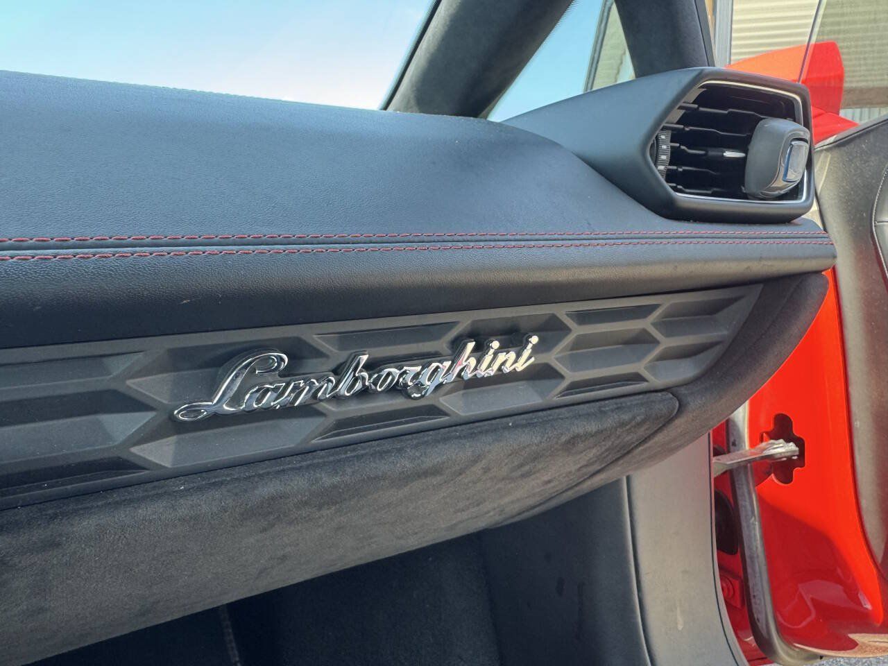Used 2019 Lamborghini Huracan LP 580-2 RWD image 29