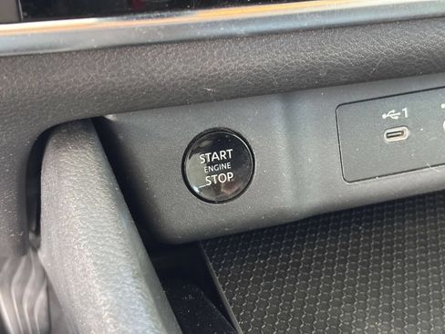 Used 2025 Nissan Rogue SV AWD/4WD image 24