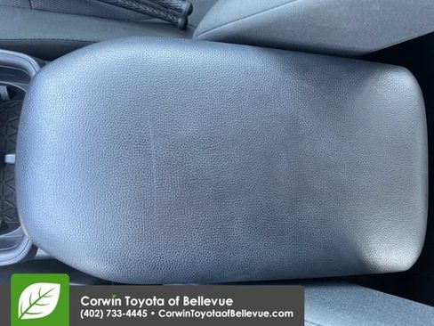Used 2025 Toyota RAV4 XLE AWD/4WD image 15