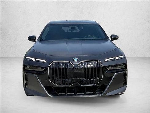 Used 2024 BMW 760i xDrive w/ Luxury Rear Seating Package AWD/4WD image 2