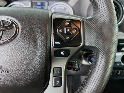 Used 2022 Toyota Tacoma Limited image 15