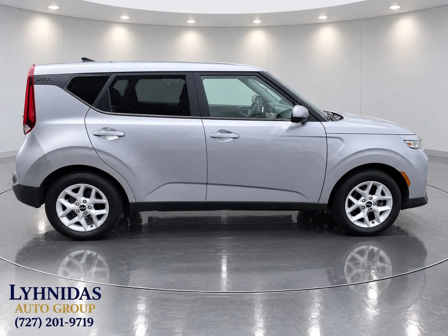 Used 2022 Kia Soul LX w/ Technology Package FWD image 2