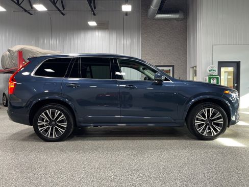 Used 2022 Volvo XC90 T6 Momentum w/ Climate Package image 6