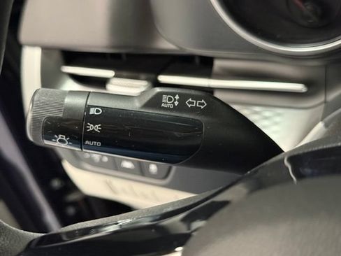 Used 2023 Kia Carnival LX FWD image 16