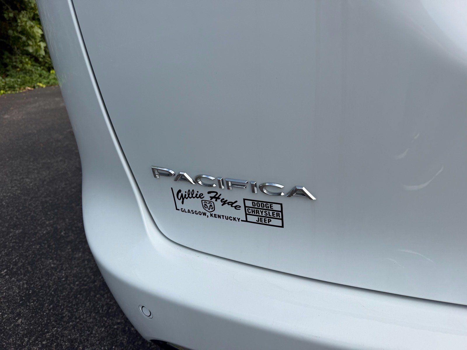 Used 2024 Chrysler Pacifica Touring-L FWD image 13