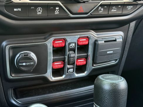 Used 2021 Jeep Gladiator Sport AWD/4WD image 24
