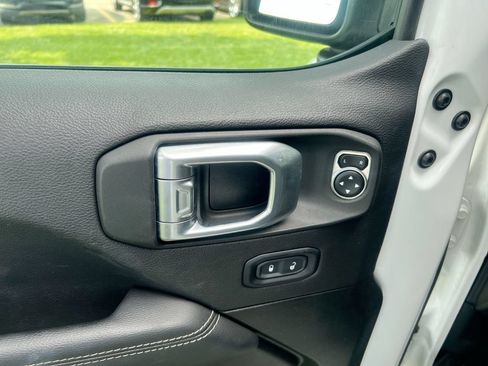Used 2023 Jeep Wrangler Unlimited Sahara w/ Cold Weather Group AWD/4WD image 15