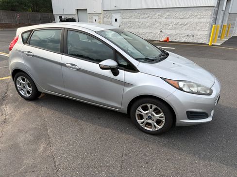 Used 2016 Ford Fiesta SE FWD image 2