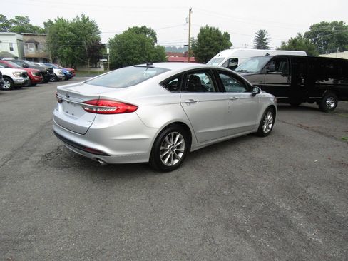 Used 2017 Ford Fusion SE FWD image 35