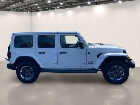 Used 2019 Jeep Wrangler Unlimited Sahara w/ Uconnect 4C Nav & Sound Group AWD/4WD image 8