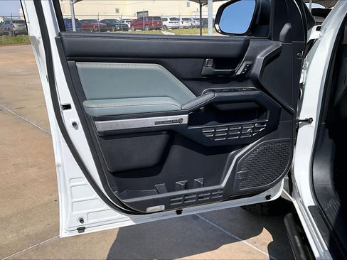 Used 2025 Toyota 4Runner Trailhunter image 23