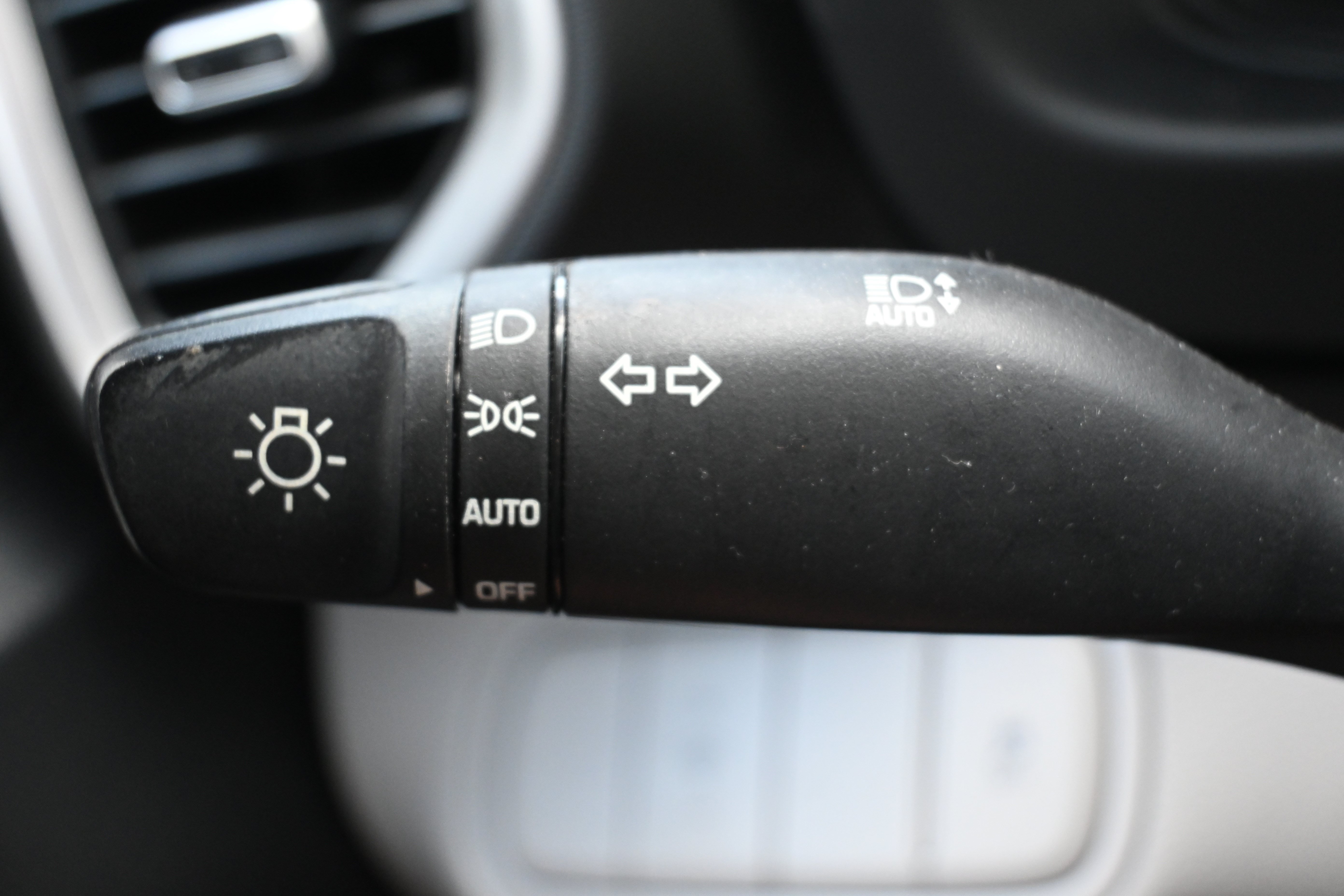 Used 2024 Hyundai Venue SEL FWD image 28