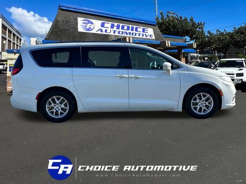 Used 2021 Chrysler Pacifica Touring-L FWD image 9