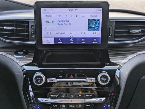 Used 2023 Ford Explorer Limited image 17