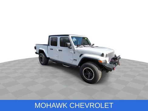 Used 2022 Jeep Gladiator Sport image 2