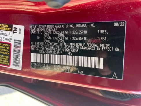 Used 2022 Toyota Highlander XLE AWD/4WD image 32