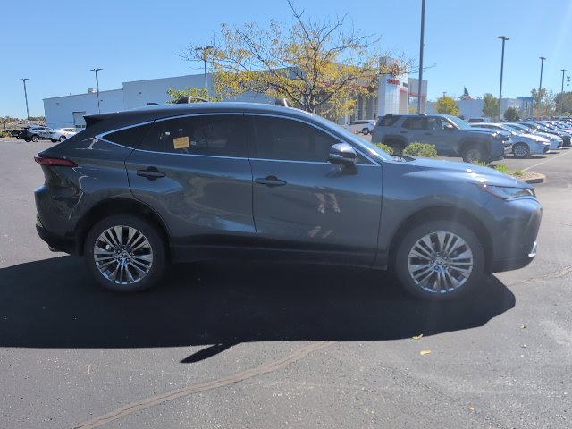 Used 2022 Toyota Venza XLE AWD/4WD image 7