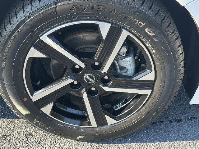 Used 2025 Nissan Sentra SV FWD image 9