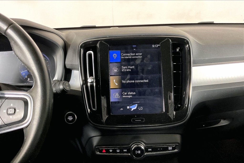 Used 2020 Volvo XC40 T4 Momentum FWD image 5