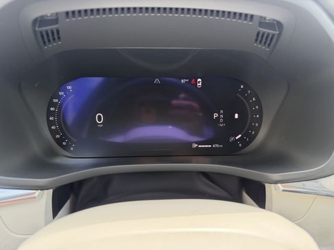 Certified 2024 Volvo XC60 B5 Plus w/ Protection Package Premier AWD/4WD image 32