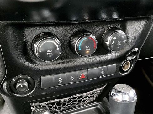 Used 2014 Jeep Wrangler Unlimited Rubicon w/ Dual Top Group image 22