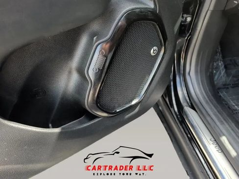 Used 2017 Jeep Renegade Altitude FWD image 14