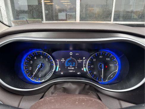 Used 2017 Chrysler Pacifica Touring-L Plus image 8