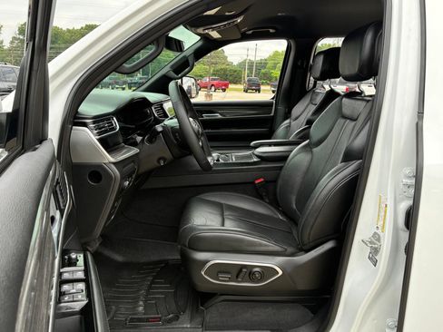 Used 2022 Jeep Wagoneer Series III w/ Flexible Seating Group AWD/4WD image 11