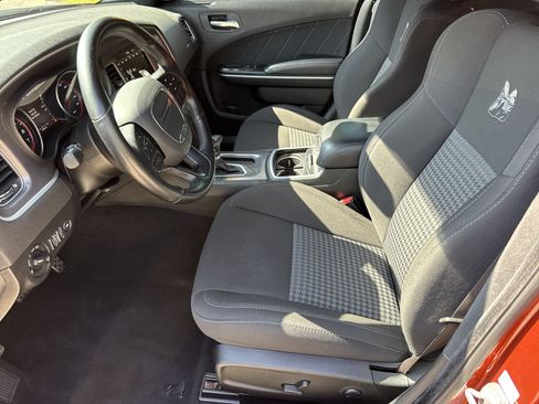 Used 2022 Dodge Charger Scat Pack RWD image 9