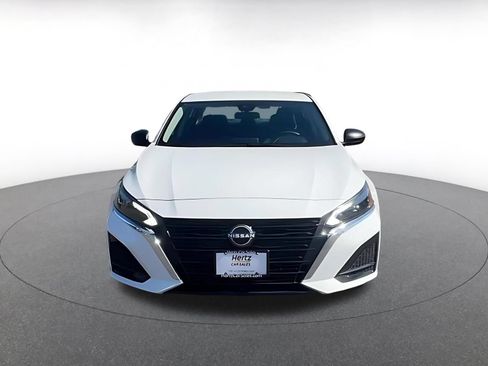 Used 2025 Nissan Altima 2.5 SV FWD image 4