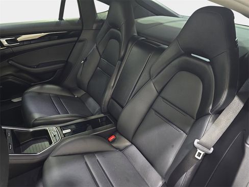 Used 2018 Porsche Panamera 4 image 16
