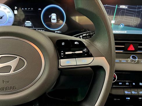 Used 2024 Hyundai Elantra SEL image 12