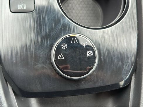 Used 2024 Nissan Rogue SL image 25