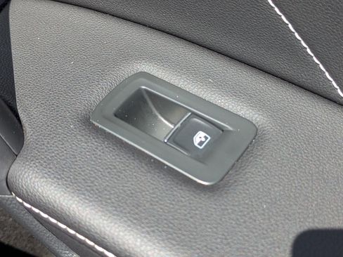 Used 2024 Volkswagen Tiguan SE R-Line FWD image 36