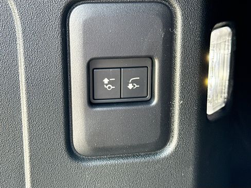 New 2026 Land Rover Defender 110 X-Dynamic SE AWD/4WD image 12
