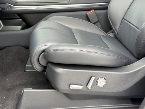 New 2026 Lincoln Navigator L Reserve AWD/4WD image 17