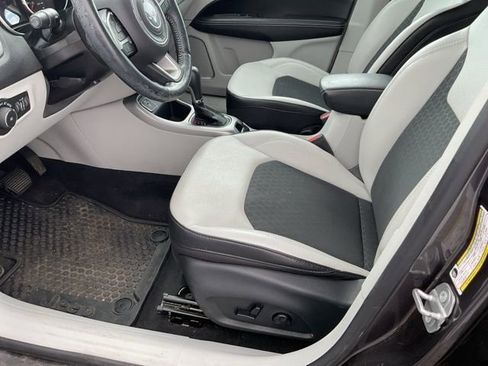 Used 2021 Jeep Compass Latitude w/ Convenience Group image 22